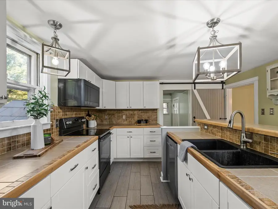 7 South St, Kearneysville, WV 25430 - #2