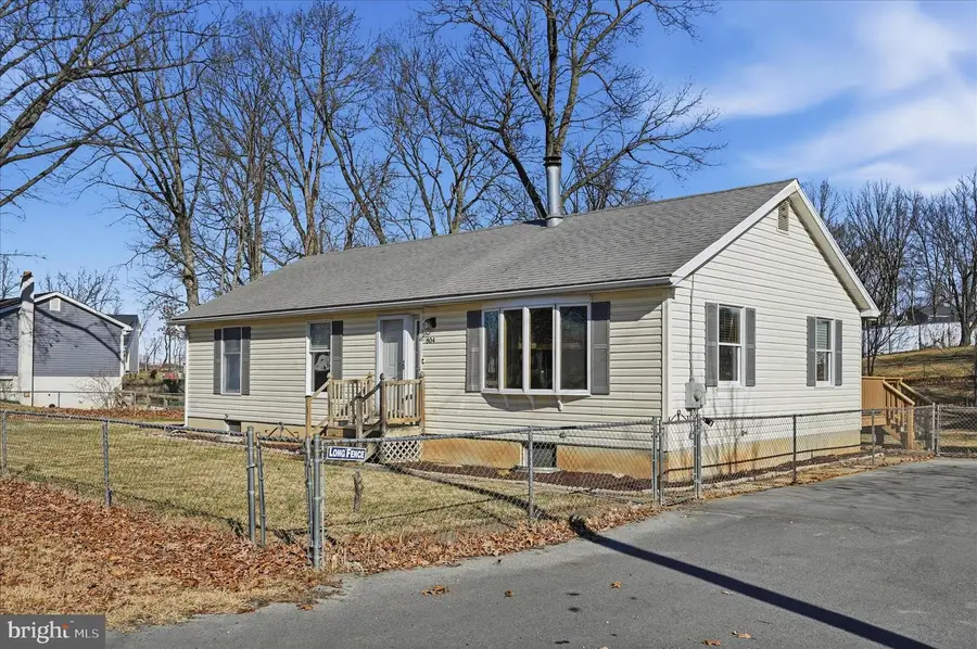 804 N Reymann St, Ranson, WV 25438 - Image #2