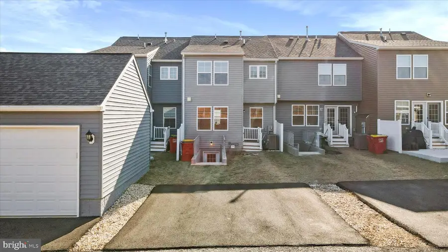 621 Lord Fairfax St, Charles Town, WV 25414 - #2