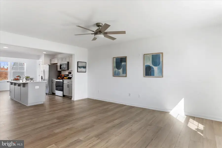 621 Lord Fairfax St, Charles Town, WV 25414 - #3