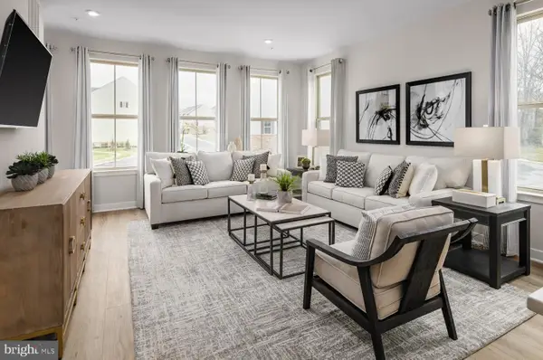 1725 Destrier St, RANSON, WV 25438