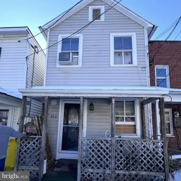 206 N West Street, CHARLES TOWN, WV 25414