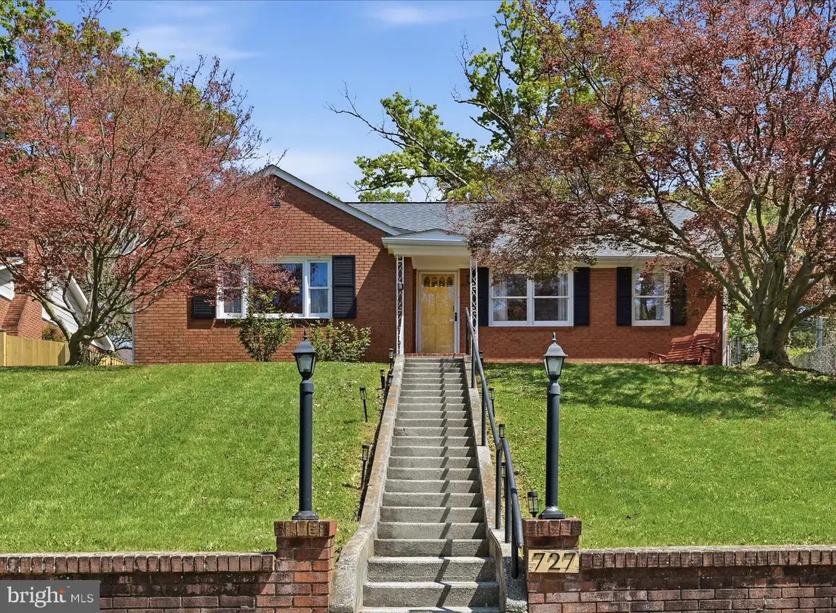 727 Morison St, Charles Town, WV 25414 - #1