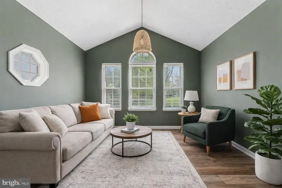 157 Berkeley Dr, Charles Town, WV 25414 - #2