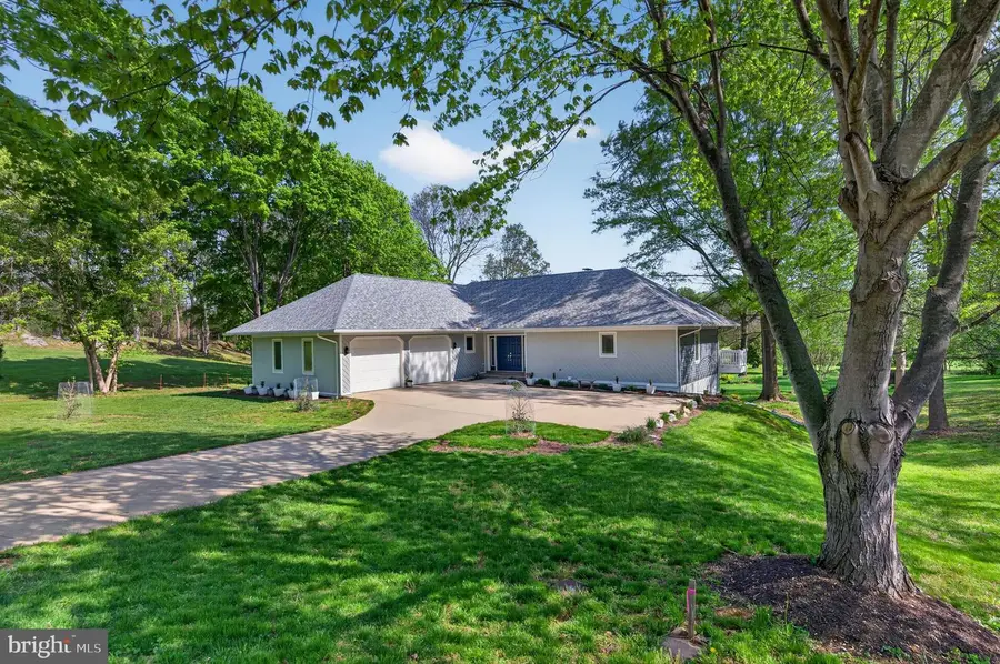 250 Meadow Ridge Dr, Shepherdstown, WV 25443 - #2