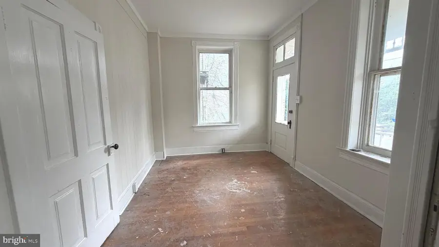 311 E Washington St, Charles Town, WV 25414 - #3