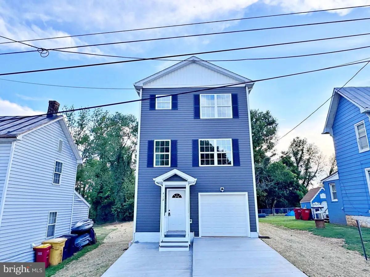 412 S Lawrence St, Charles Town, WV 25414 - #1