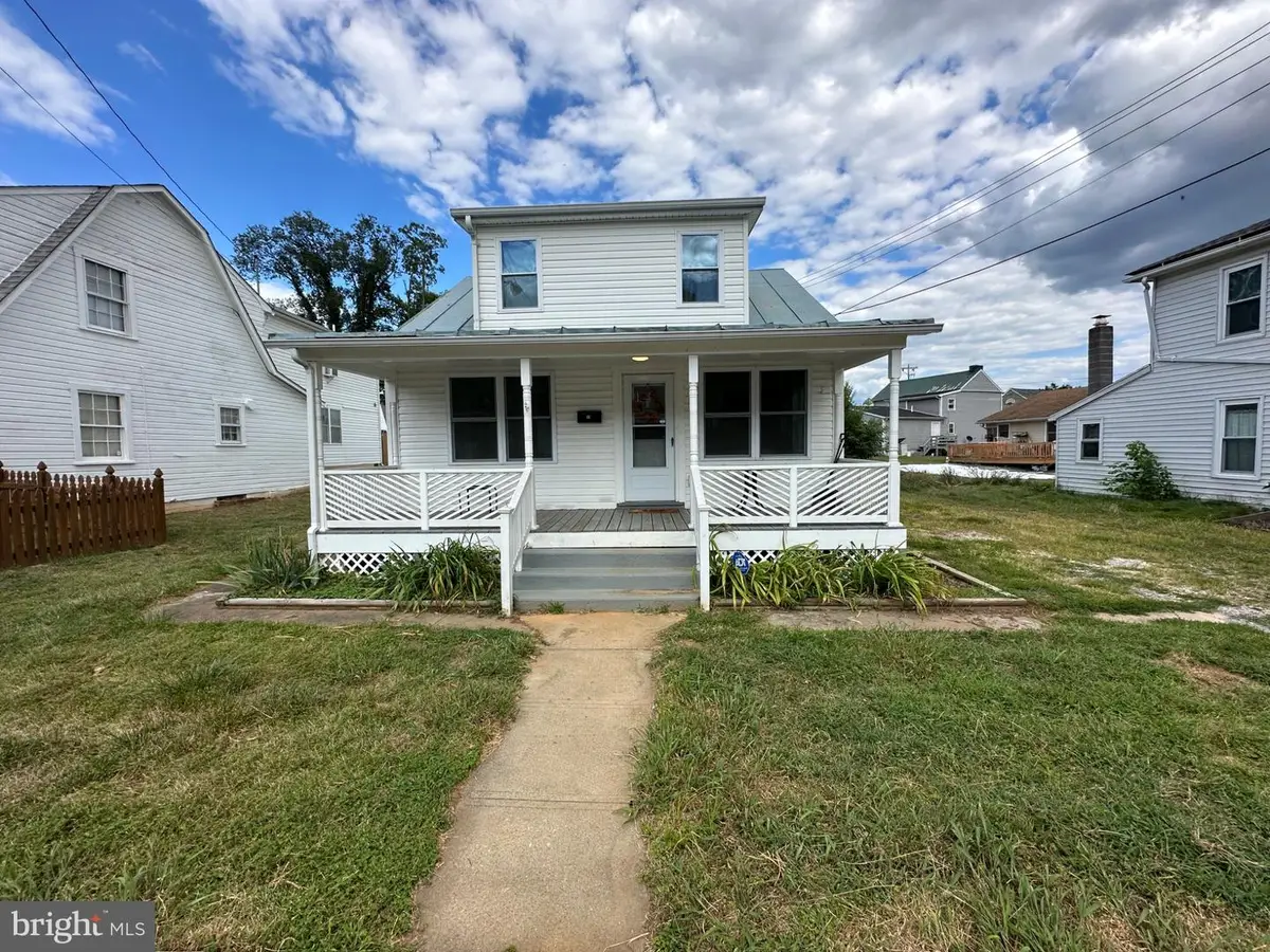311 N Lawrence St, Charles Town, WV 25414 - #1