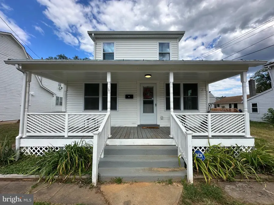 311 N Lawrence St, Charles Town, WV 25414 - #2