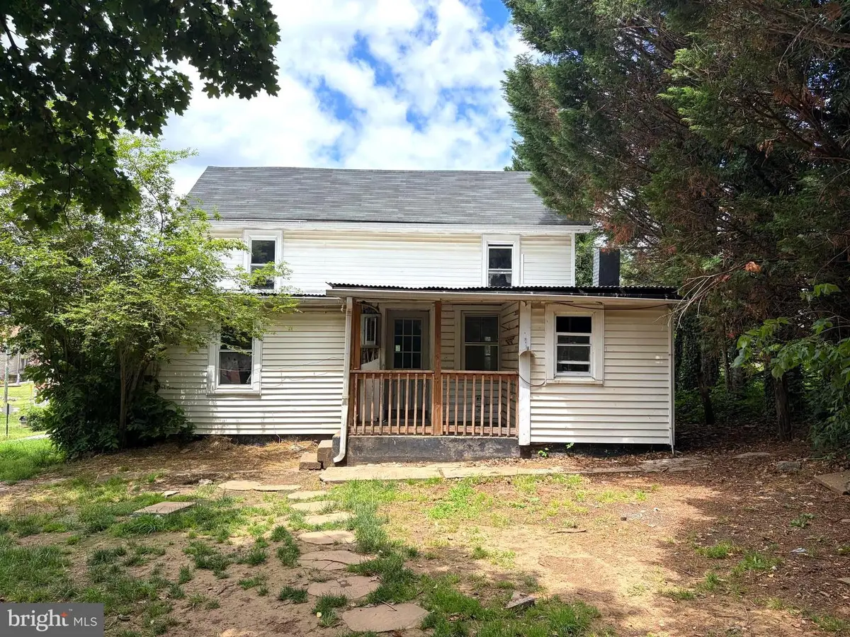 323 W Academy St, Charles Town, WV 25414 - #1
