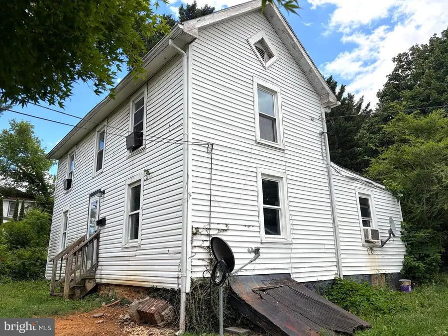 323 W Academy St, Charles Town, WV 25414 - #2