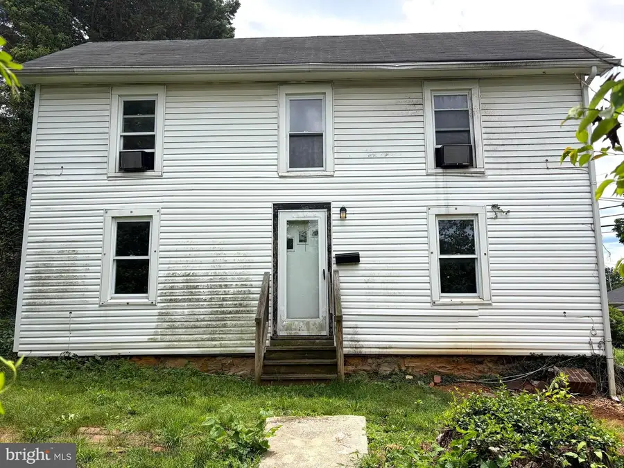 323 W Academy St, Charles Town, WV 25414 - #3
