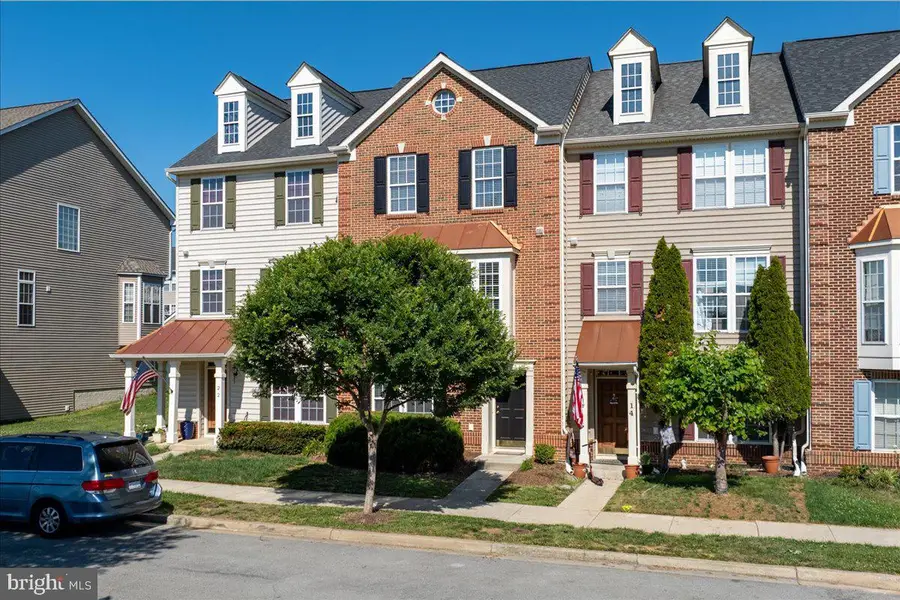 18 Davis St, Charles Town, WV 25414 - #2
