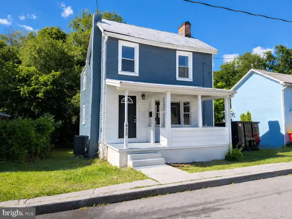 420 North St E, CHARLES TOWN, WV 25414