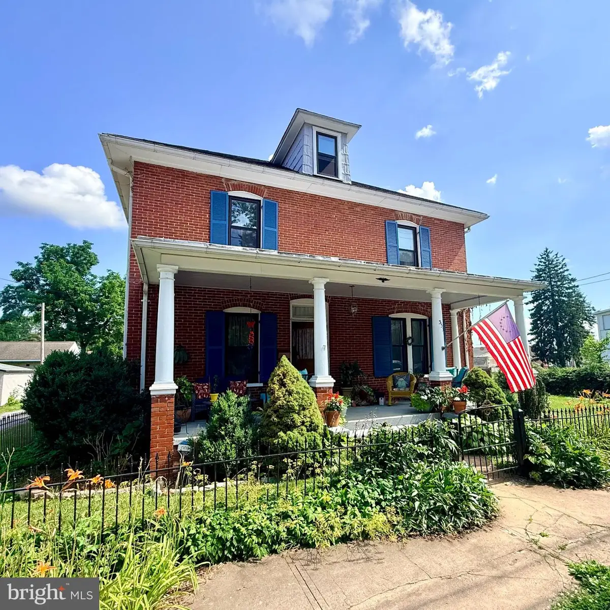333 E 1st Ave, Charles Town, WV 25414 - #1