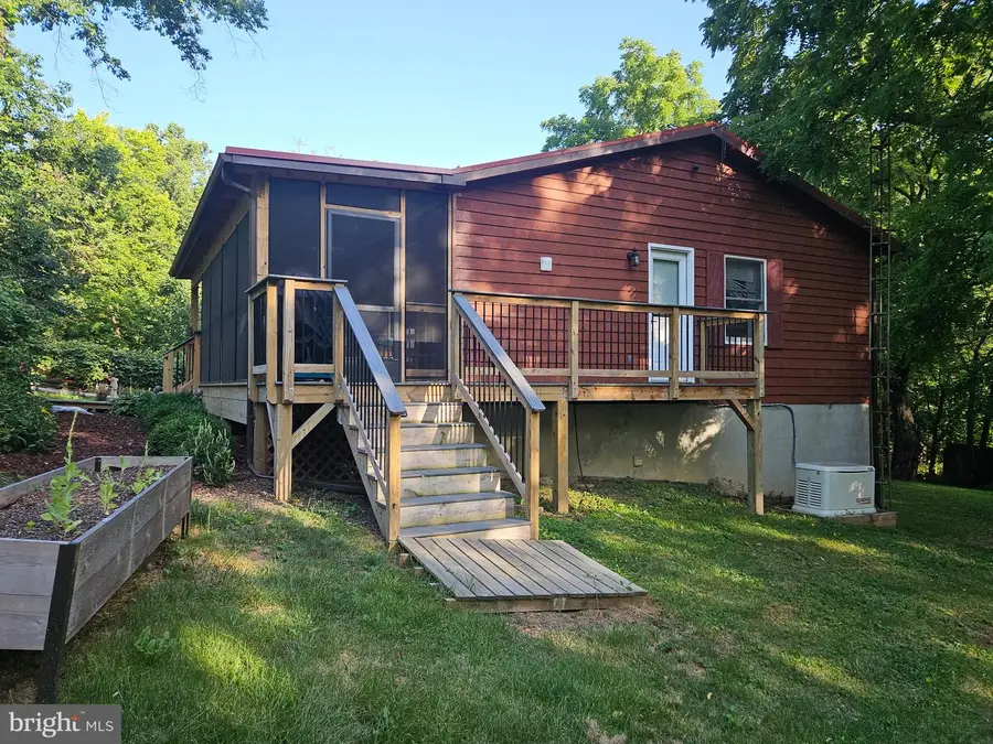 253 Persimmon Pear Ln, Harpers Ferry, WV 25425 - #2