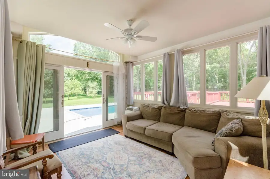 887 Woodbury Dr, Kearneysville, WV 25430 - #2