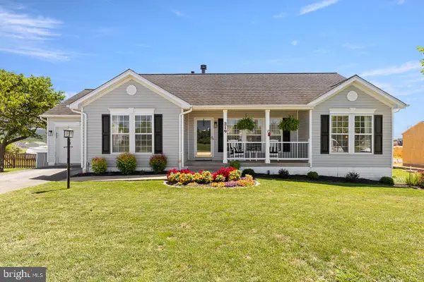219 Crosswinds Dr, CHARLES TOWN, WV 25414