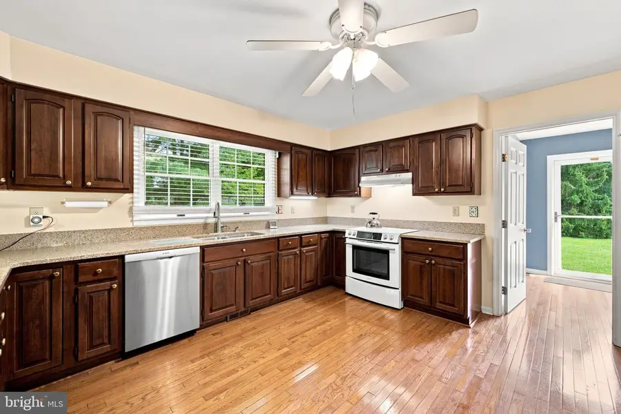 145 Eastland Dr, Charles Town, WV 25414 - #2