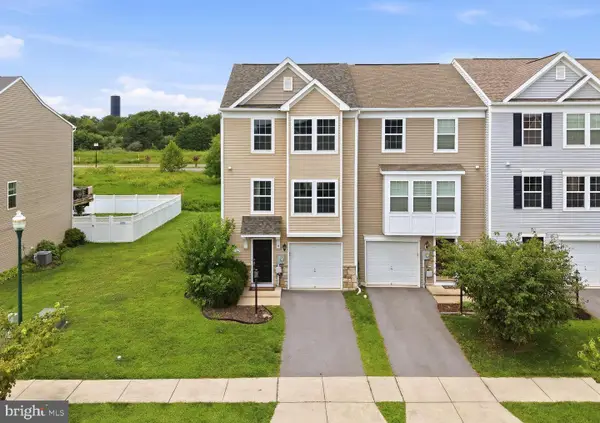 1147 Stallion St, RANSON, WV 25438