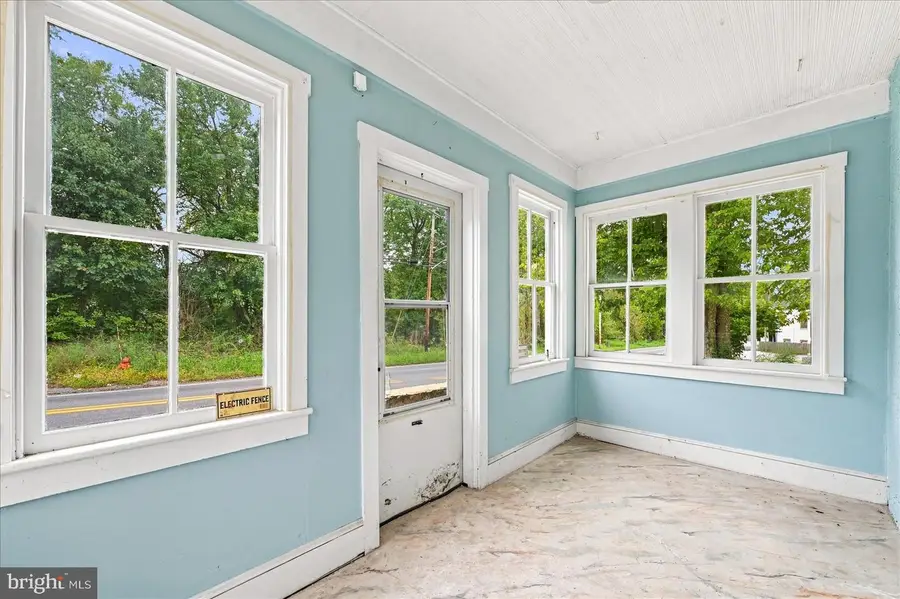 718 W Washington St, Charles Town, WV 25414 - #3