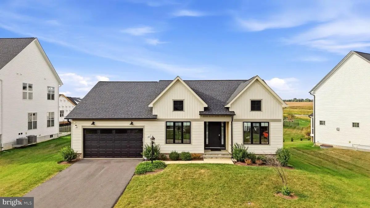 161 Shenandoah Crossing Dr, Charles Town, WV 25414 - #1