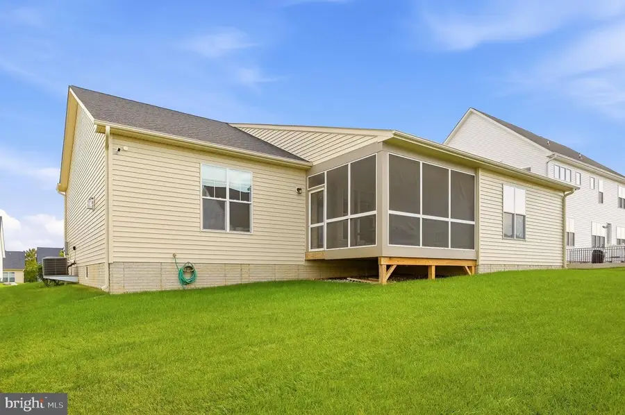 161 Shenandoah Crossing Dr, Charles Town, WV 25414 - #2
