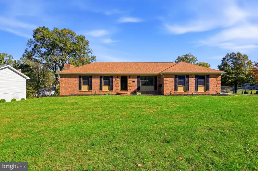 19 Fenway Dr, Charles Town, WV 25414 - #2