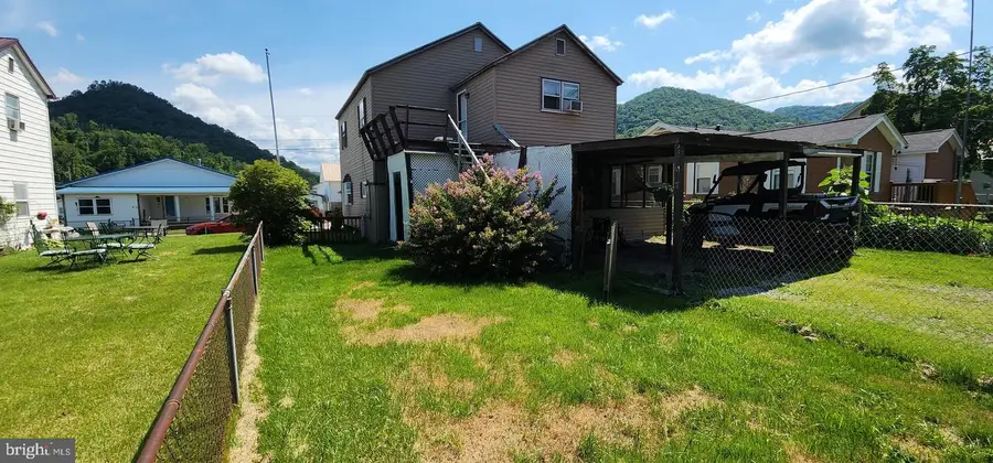 502 Alexander St, Cedar Grove, WV 25039 - #2
