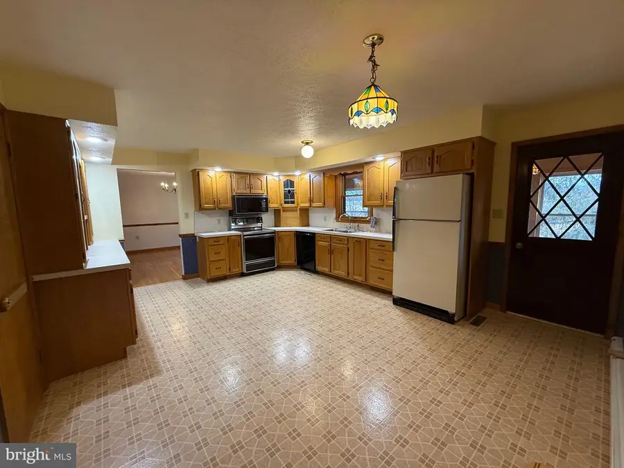 992 Silver Ln, Berkeley Springs, WV 25411 - #3