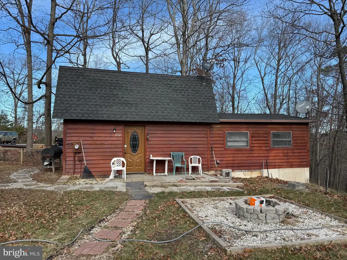 692 Plum Tree Ln, Berkeley Springs, WV 25411 - Image #1