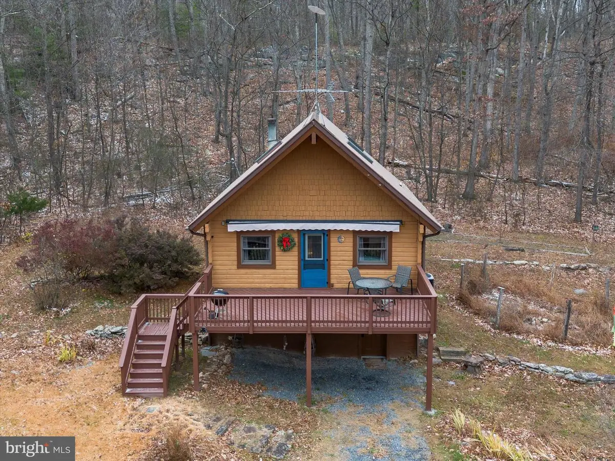 249 Crestview Ln, Berkeley Springs, WV 25411 - Image #1