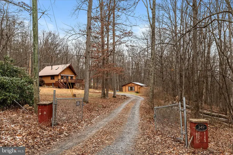 249 Crestview Ln, Berkeley Springs, WV 25411 - Image #2