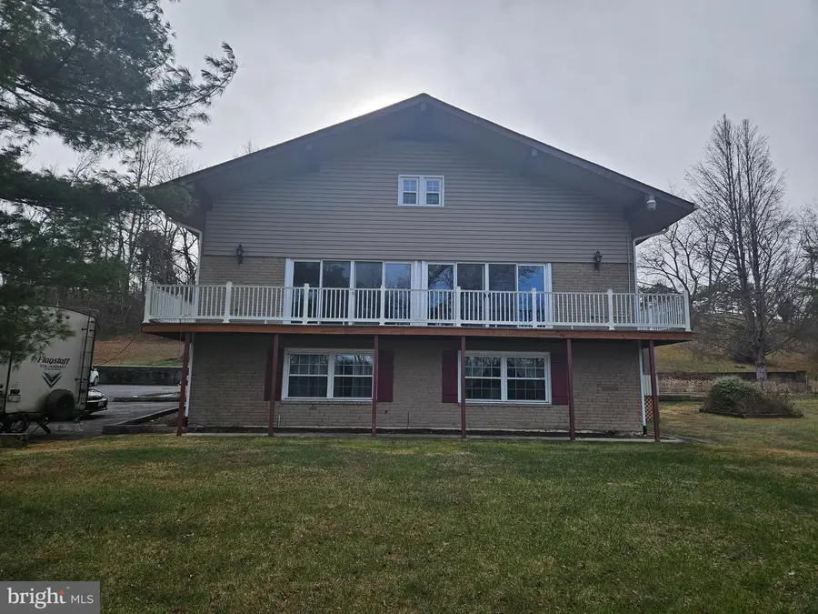 5091 Fairview Dr, Berkeley Springs, WV 25411 - Image #2