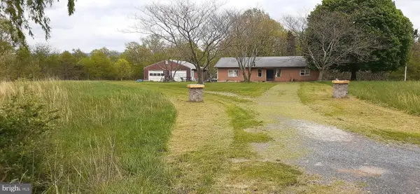 18964 Cacapon Rd, GREAT CACAPON, WV 25422