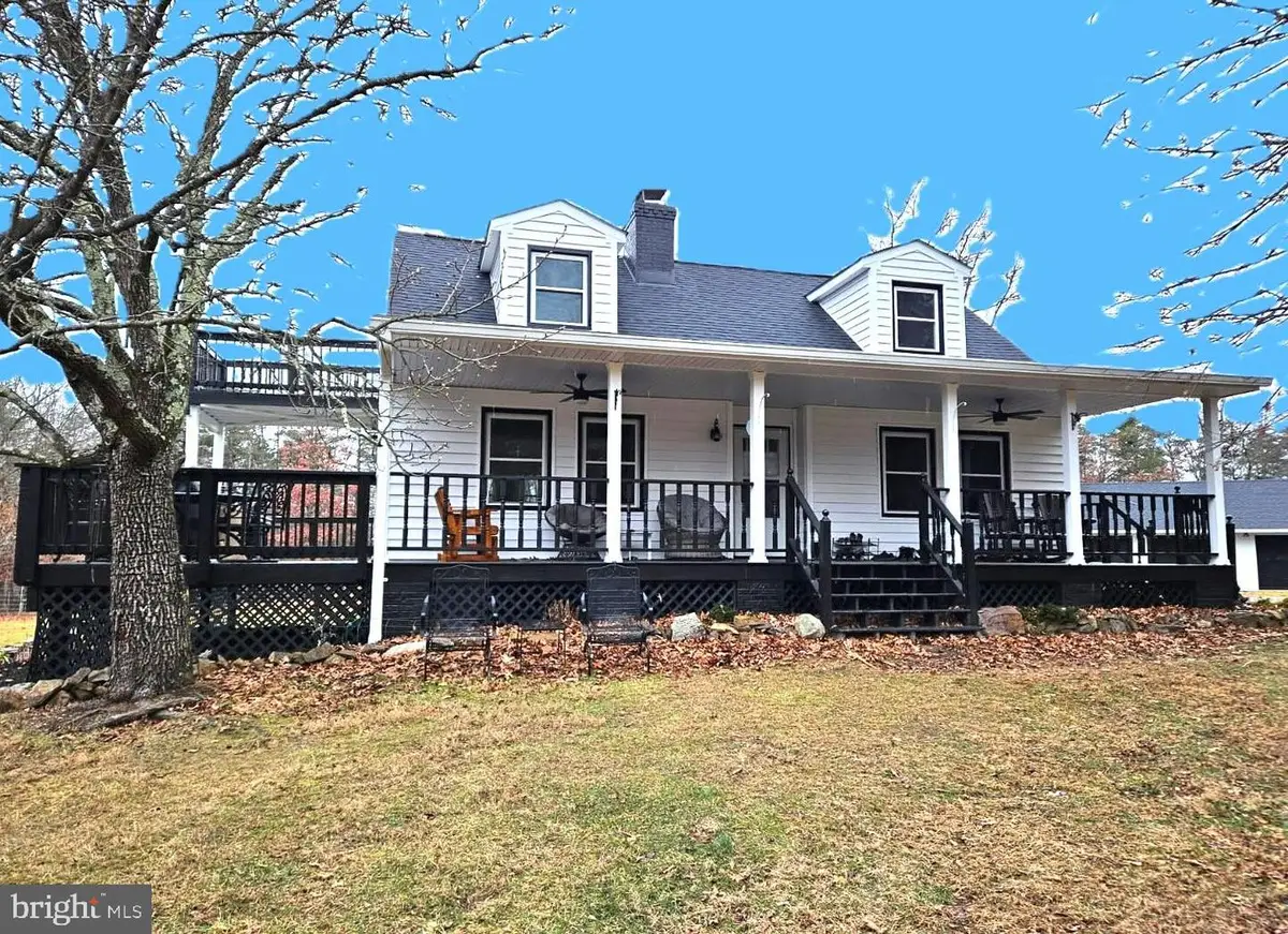 654 Soper Ln, Berkeley Springs, WV 25411 - Image #1