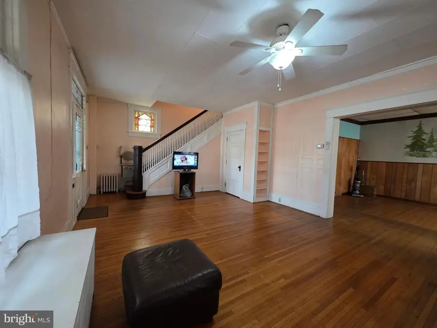 318 S Washington St, Berkeley Springs, WV 25411 - Image #3