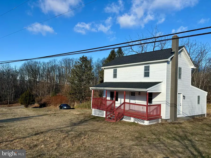 8 Kerns Lane, Berkeley Springs, WV 25411 - #2