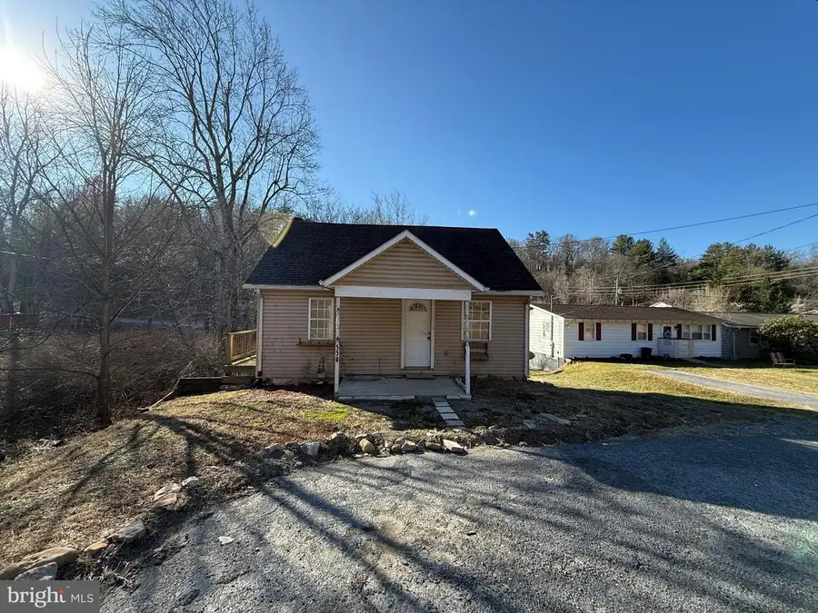 558 Martinsburg Rd, Berkeley Springs, WV 25411 - Image #2