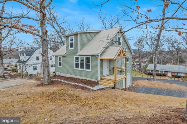 15 Hilltop Street, BERKELEY SPRINGS, WV 25411