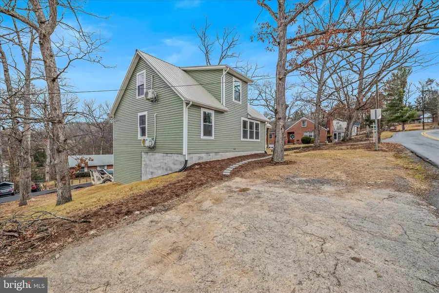 15 Hilltop Street, Berkeley Springs, WV 25411 - Image #2