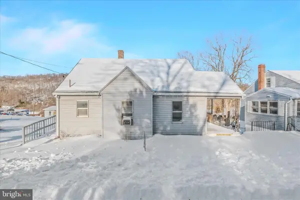 310 Greenway Dr, BERKELEY SPRINGS, WV 25411