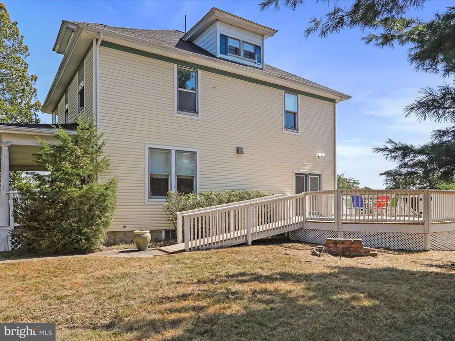 1048 Fairview Dr, Berkeley Springs, WV 25411 - #2
