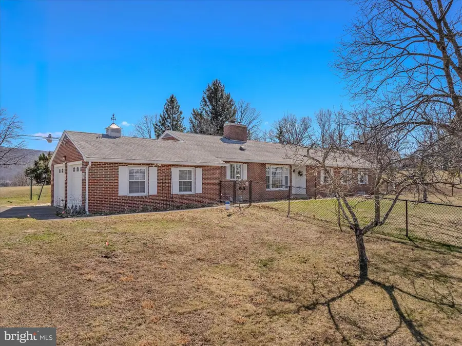 2431 Highland Ridge Rd, Berkeley Springs, WV 25411 - #2