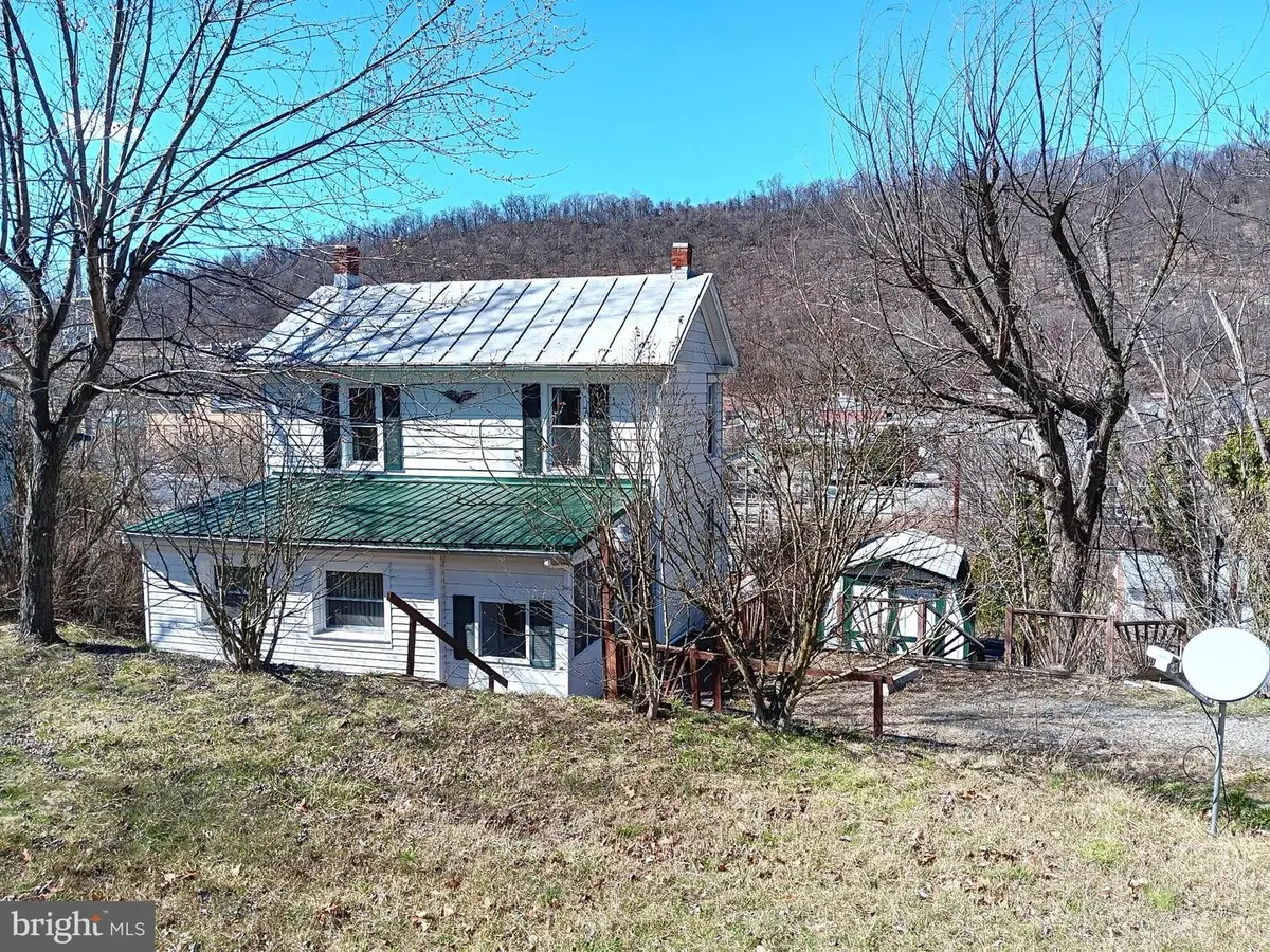322 S Laurel Ave, Berkeley Springs, WV 25411 - #1