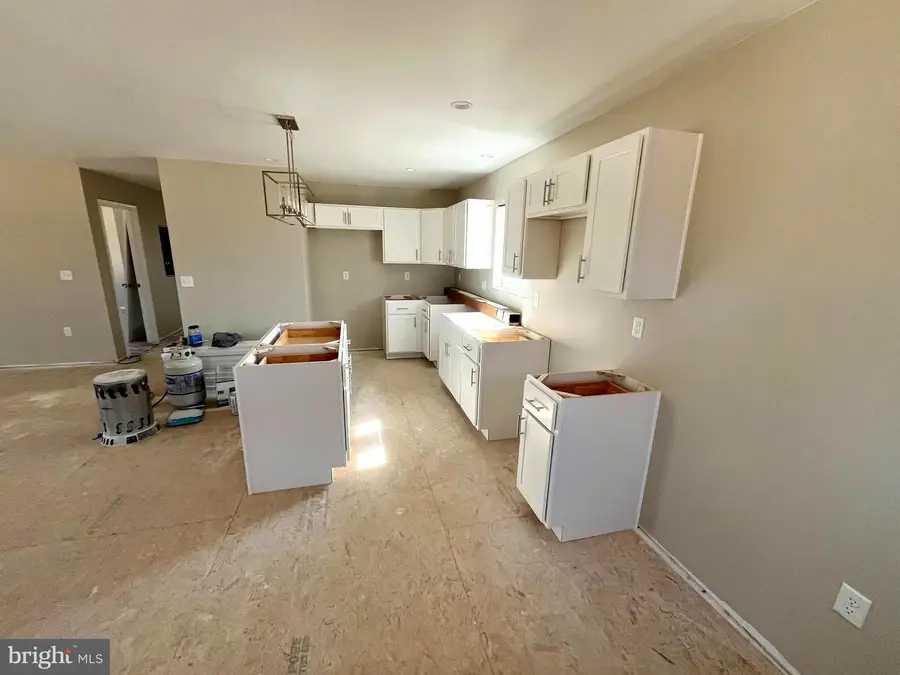 233 Young Ln, Berkeley Springs, WV 25411 - #3