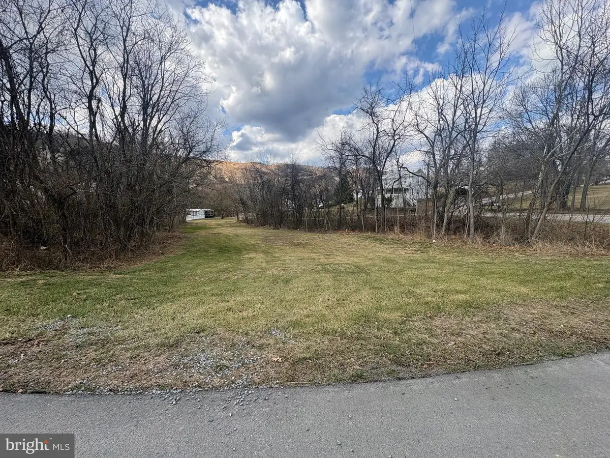 164 Jimstown Rd, Berkeley Springs, WV 25411 - #1