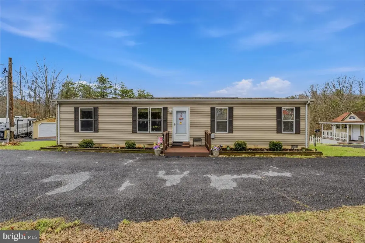 422 Birch Grove Ln, Berkeley Springs, WV 25411 - #1
