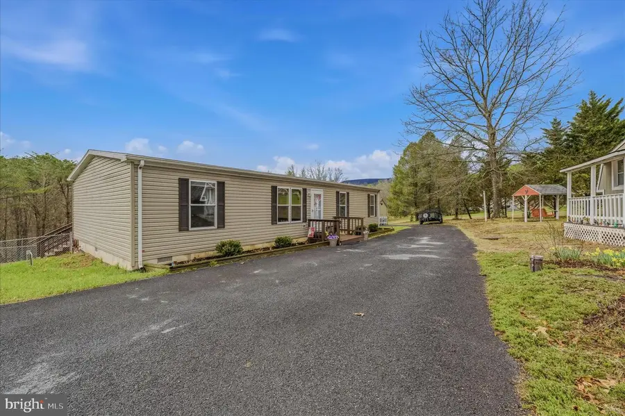 422 Birch Grove Ln, Berkeley Springs, WV 25411 - #2