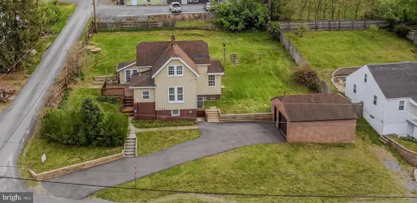 151 S Laurel Ave, BERKELEY SPRINGS, WV 25411